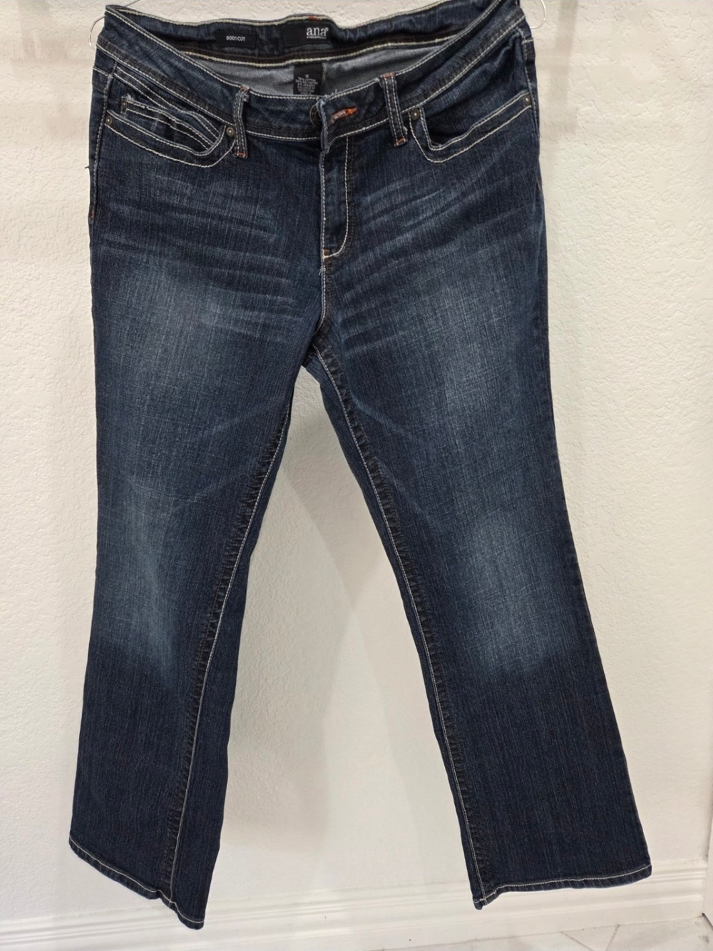 Women’s Boot Cut Stretch Jeans in Dark Blue